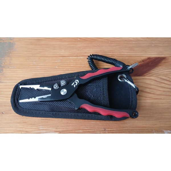 Pince multifonction Daiwa