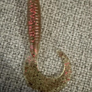 144 Leurres ron thompson grup curl tail olive red 5,5cm 1,8gr