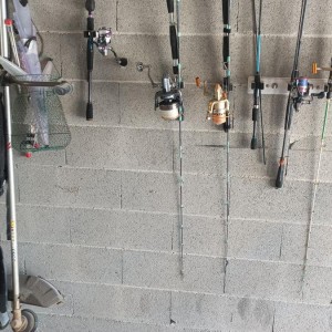 Lot de 15 cannes à pêche avec moulinets