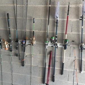 Lot de 15 cannes à pêche avec moulinets