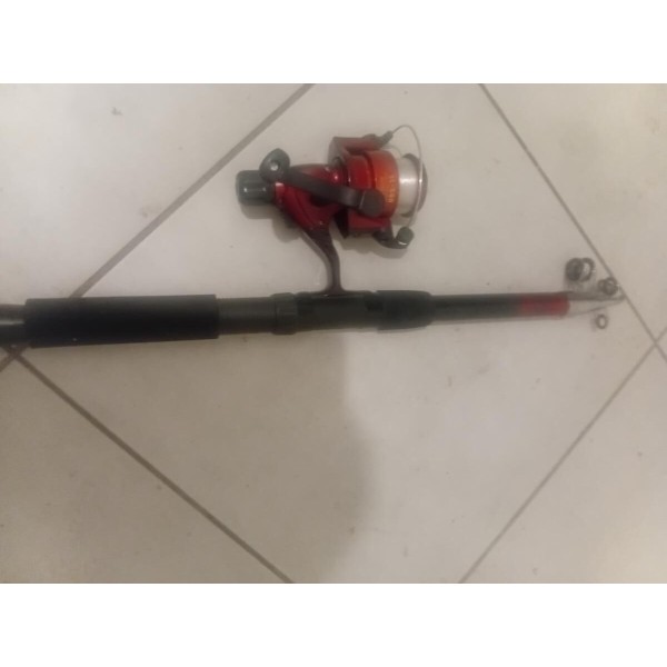 Canne a peche avec moulinet neuve daiwa