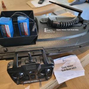 TEAM CARPFISHING - Bateau amorceur Dark Water Bait Boat MKII