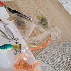 LOT DIVERS - Materiel de pêche (plombs, leurres, cuillers, etc.)