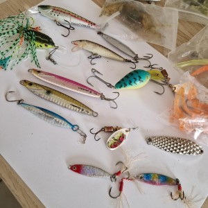 LOT DIVERS - Materiel de pêche (plombs, leurres, cuillers, etc.)