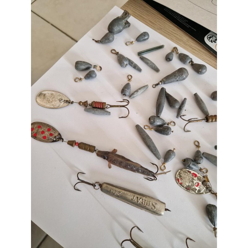 LOT DIVERS - Materiel de pêche (plombs, leurres, cuillers, etc.)