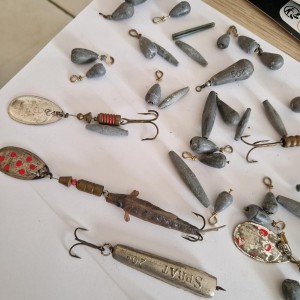 LOT DIVERS - Materiel de pêche (plombs, leurres, cuillers, etc.)