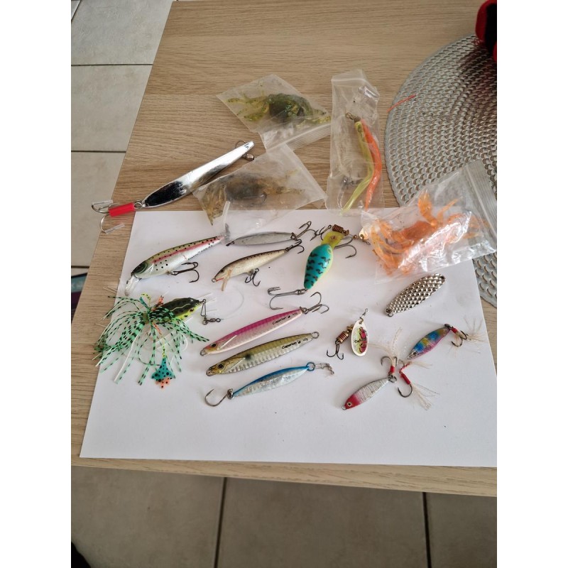 LOT DIVERS - Materiel de pêche (plombs, leurres, cuillers, etc.)