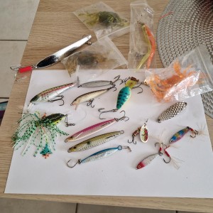 LOT DIVERS - Materiel de pêche (plombs, leurres, cuillers, etc.)