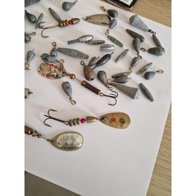 LOT DIVERS - Materiel de pêche (plombs, leurres, cuillers, etc.)