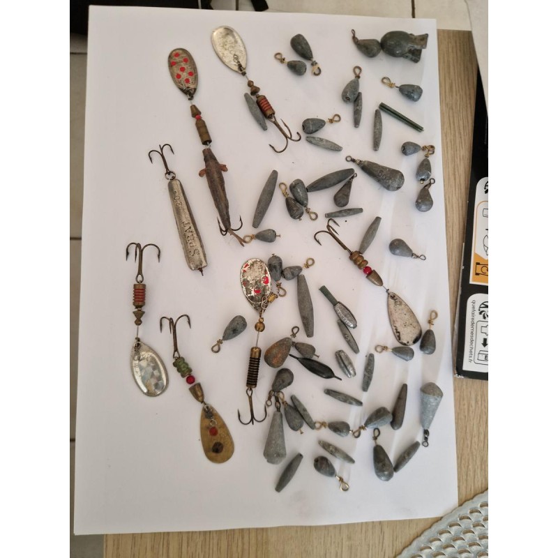 LOT DIVERS - Materiel de pêche (plombs, leurres, cuillers, etc.)
