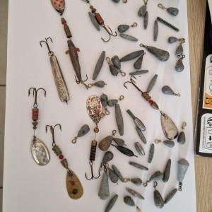 LOT DIVERS - Materiel de pêche (plombs, leurres, cuillers, etc.)