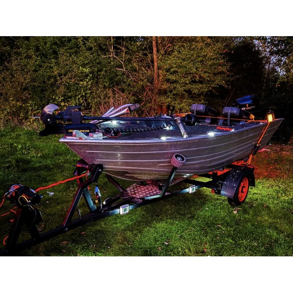 AAVA - Bass boat ( + remorque, moteur avant, moteur arrière, sondes, etc.)