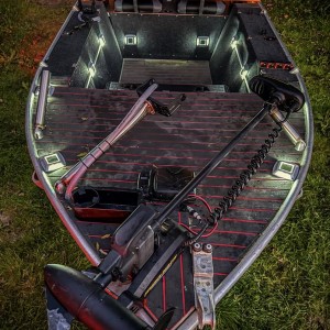 AAVA - Bass boat ( + remorque, moteur avant, moteur arrière, sondes, etc.)