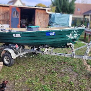 BARQUE - Barque de pêche + remorque +moteur 6 cv