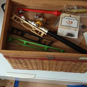 LOT - Divers Matériel de pêche (Ensembles cannes + moulinets, Petit matériel, Epuisettes, etc.)
