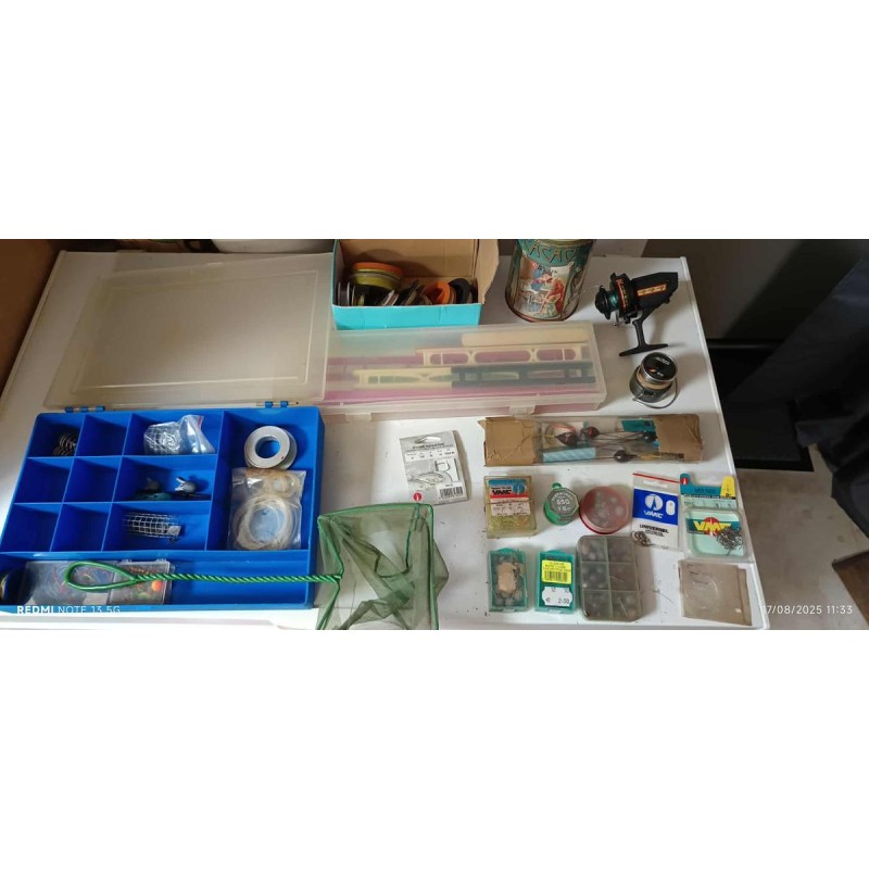 LOT - Divers Matériel de pêche (Ensembles cannes + moulinets, Petit matériel, Epuisettes, etc.)