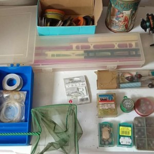 LOT - Divers Matériel de pêche (Ensembles cannes + moulinets, Petit matériel, Epuisettes, etc.)