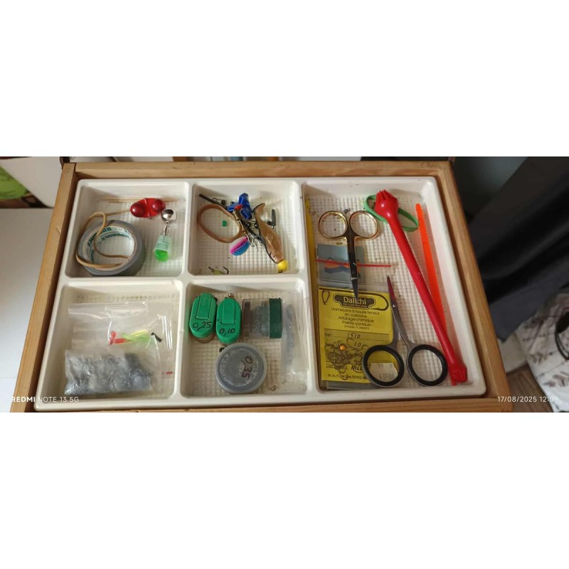 LOT - Divers Matériel de pêche (Ensembles cannes + moulinets, Petit matériel, Epuisettes, etc.)