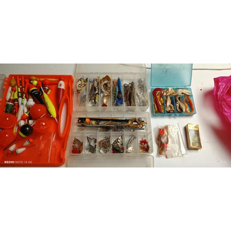 LOT - Divers Matériel de pêche (Ensembles cannes + moulinets, Petit matériel, Epuisettes, etc.)