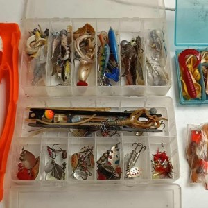 LOT - Divers Matériel de pêche (Ensembles cannes + moulinets, Petit matériel, Epuisettes, etc.)