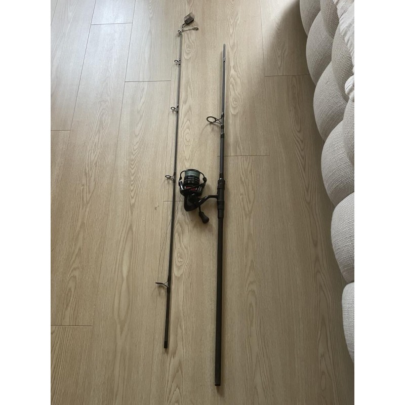 BLACK MAGIC & OKUMA - Ensemble Canne Black Widow Ext 31 lb (2 brins) 80-110G + Moulinet Okuma Ceymar CXT-55