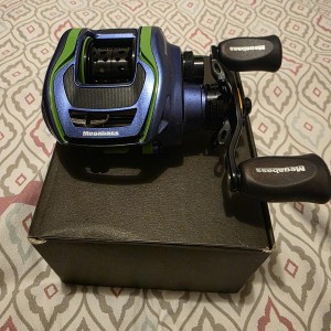 MEGABASS - Moulinet casting FX68L VIOLA