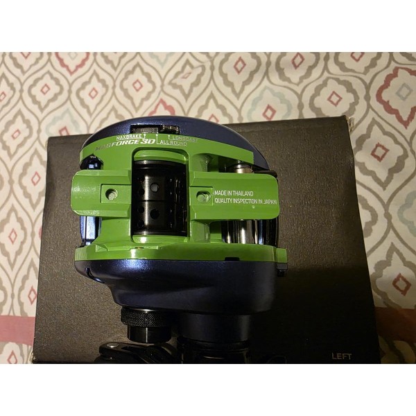 MEGABASS - Moulinet casting FX68L VIOLA