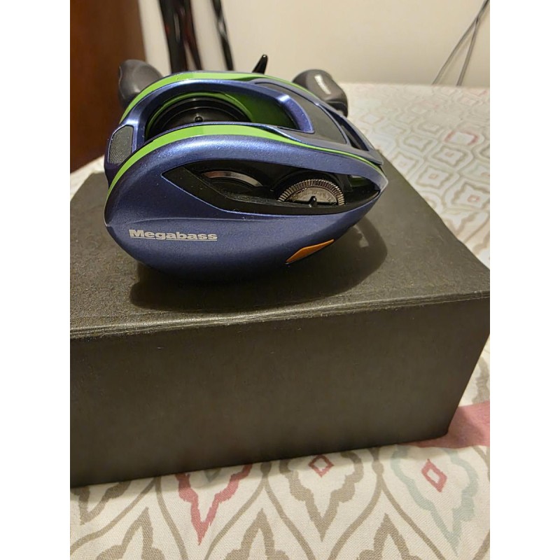 MEGABASS - Moulinet casting FX68L VIOLA