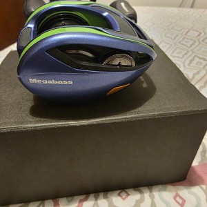 MEGABASS - Moulinet casting FX68L VIOLA
