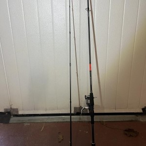 CAPERLAN - Ensemble Canne spinning Wixom 5 10-30 g 2,40 m + moulinet Axion 3000 rd