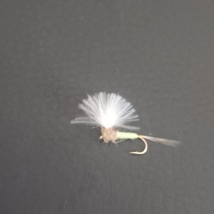 MILITARY FISHING - Lot de Mouches émergente Olive CDC blanc H18 (X12)