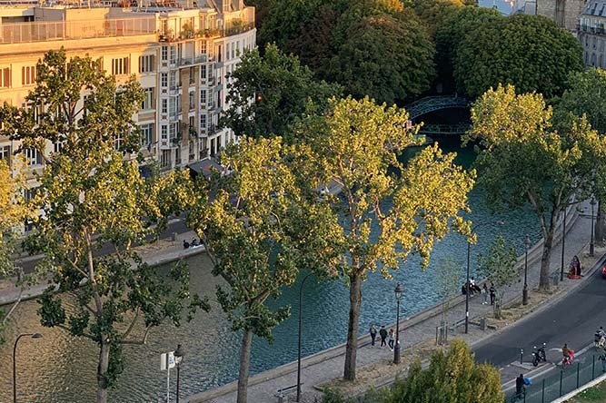 Peut-on pêcher dans les canaux ou ports urbains ?